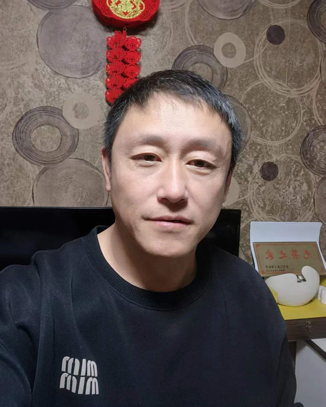 1公斤黄金、1公斤白金落车上了！哈尔滨司机发现后分文不动连夜归还