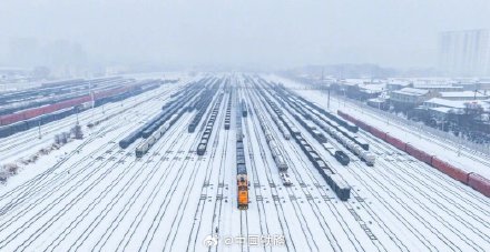 雪国列车航拍大片