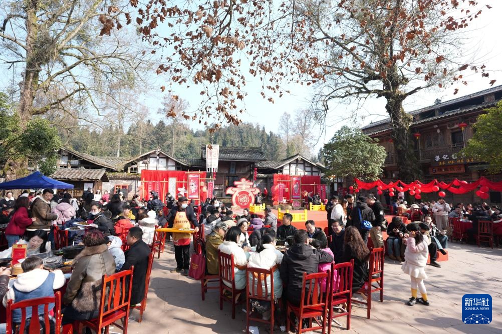 四川雅安：传统民俗迎新年