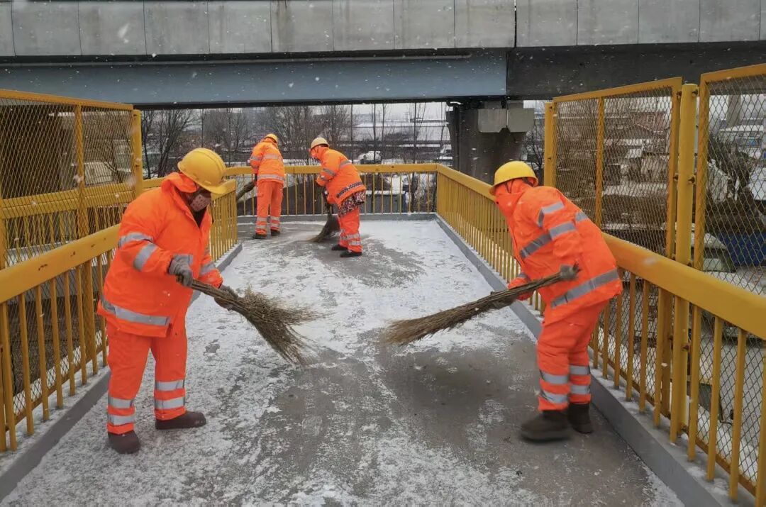 北京多区发布暴雪预警，市交通部门全力做好降雪天气交通保障