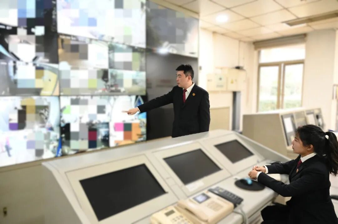 策划实施“砸折手指骗保”，5名外卖骑手获刑