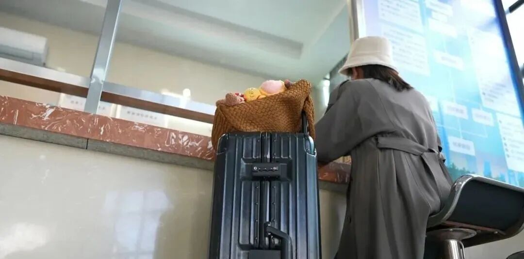 沉迷网络直播，女子花光积蓄投靠“主播”，厦门市救助站助她回家