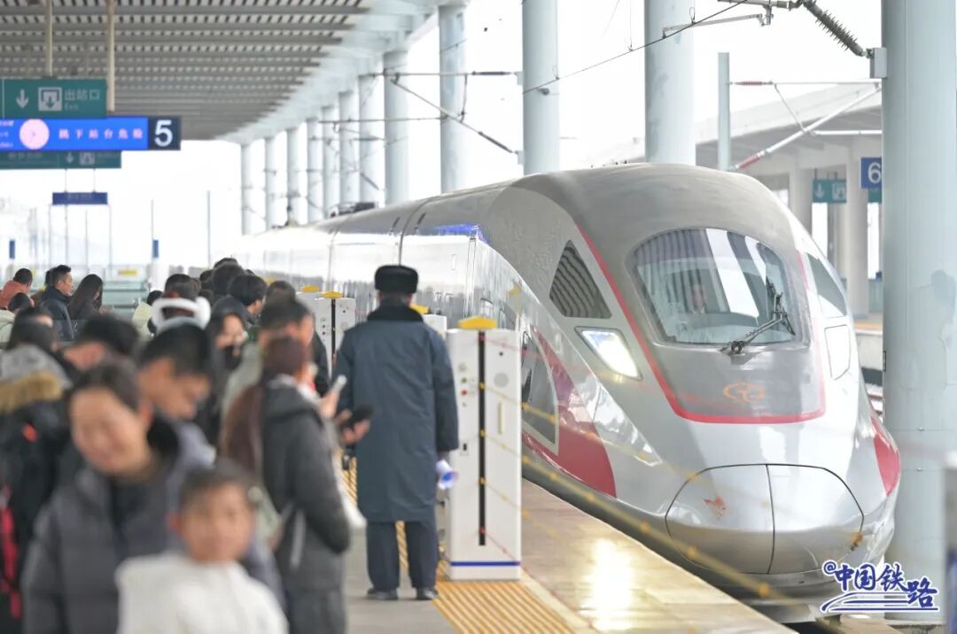 2026年春运火车票明日开售