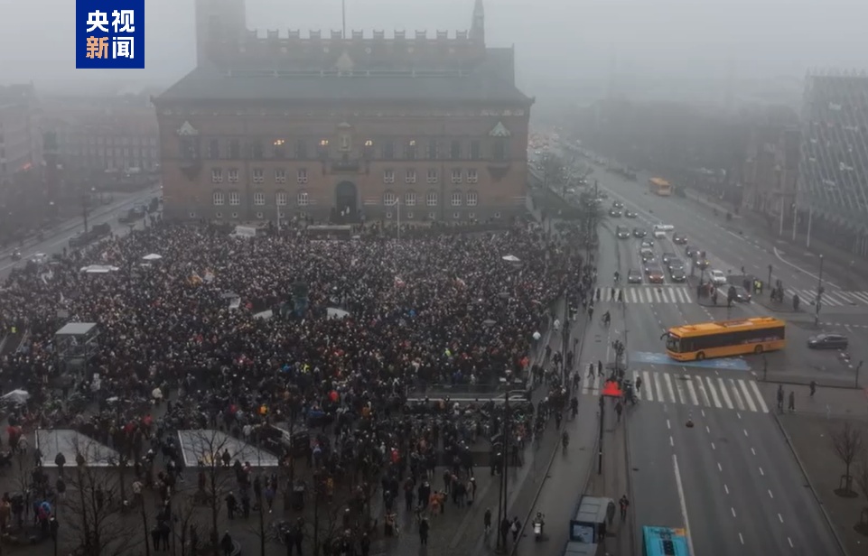 为夺格陵兰岛美再挥关税大棒，欧洲8国集体反击