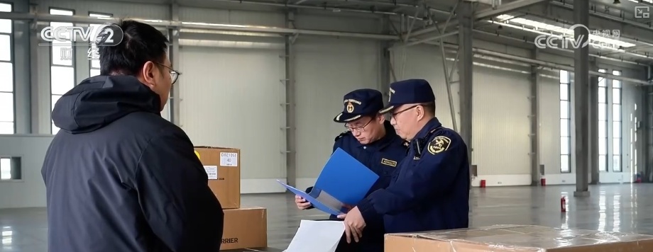 协调便利与安全、平衡进口与出口 政策措施“组合拳”护航外贸创新发展