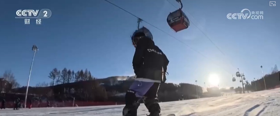 从“观赏”到“玩转” 冰雪消费新趋势、新亮点持续拓展冬季消费新空间