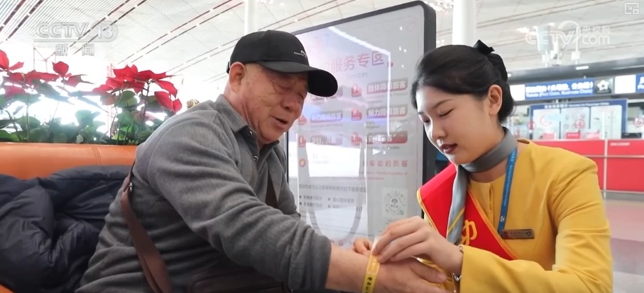 购票预约→进站乘车“全程友好”守护银发旅客出行 | 特色服务出行指南梳理↓