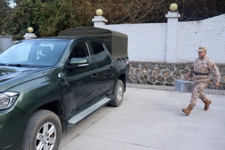 “看到军装，就很安心！”