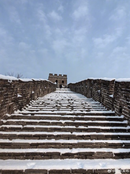 怀柔一夜落雪，山河尽披银纱