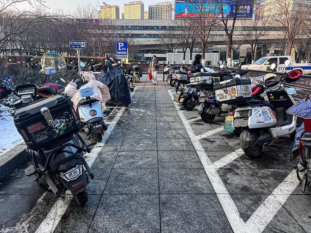 电动车停车乱象如何破局？多地探索治理良方