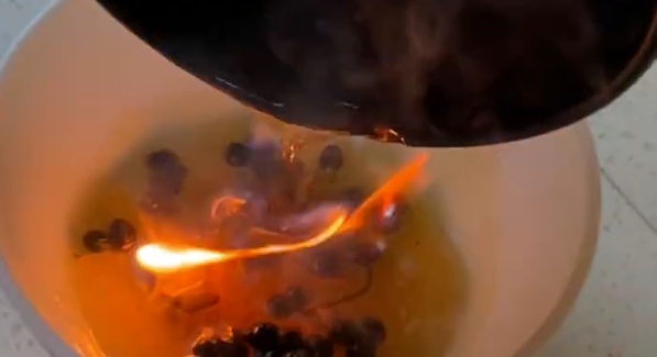 盛上热油就是“炸弹”！家里有双层不锈钢碗的注意