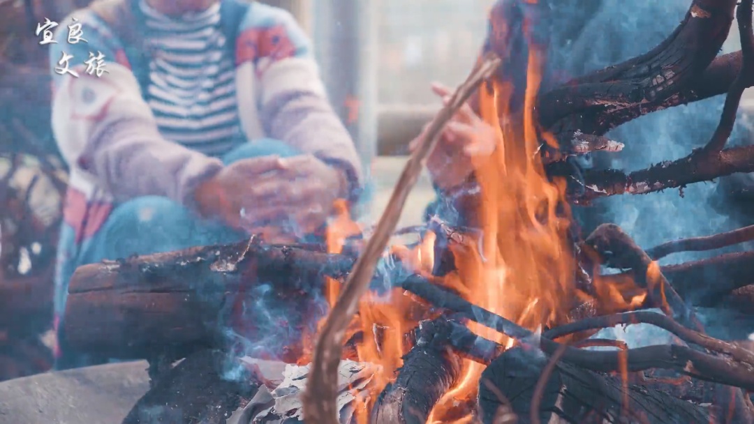 被 “摇人按猪” 馋到？云南杀猪饭，开吃！