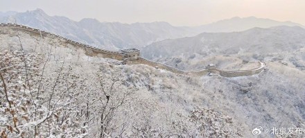 怀柔一夜落雪，山河尽披银纱