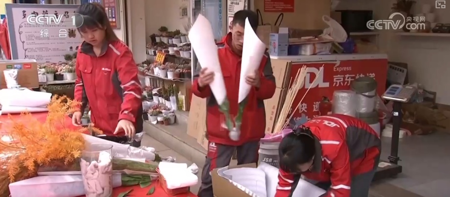 “马”上迎新创意不断 “马踏福来”“马上都来”成“宠儿”点亮节前消费热潮