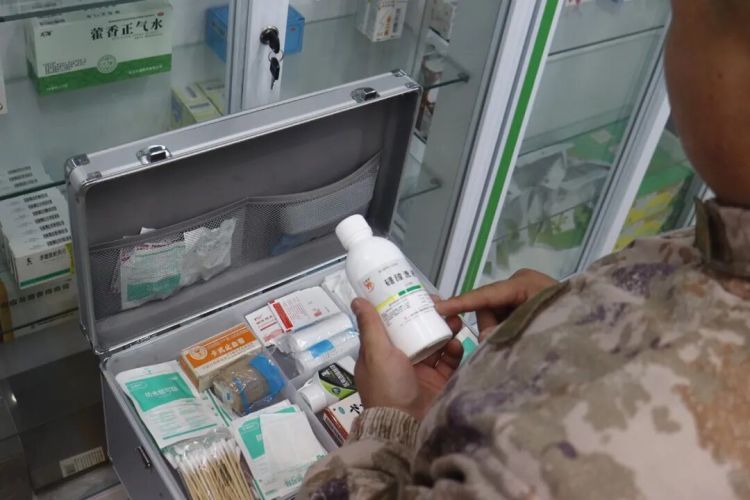 “看到军装，就很安心！”