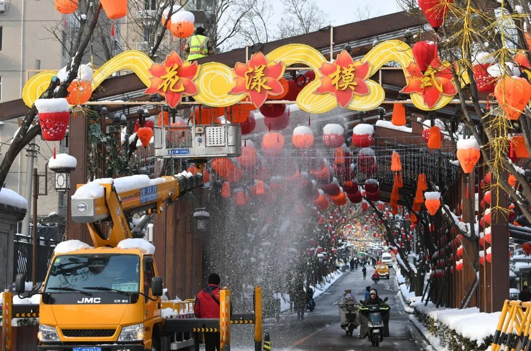 “宜留则留、宜扫则扫”，北京11.2万人次扫雪铲冰，公园广场保留赏雪空间