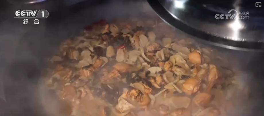 多元体验热“雪”沸腾聚人气 “冰雪+”跨界上“新”焕发新活力激活新消费