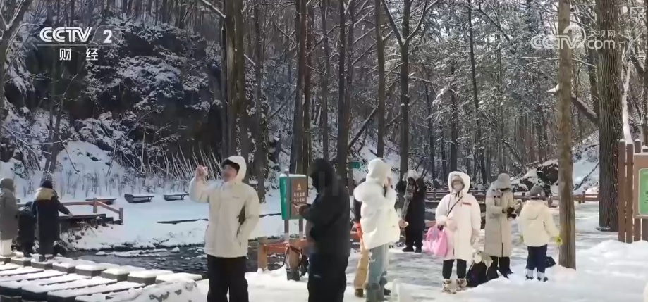 从“观赏”到“玩转” 冰雪消费新趋势、新亮点持续拓展冬季消费新空间