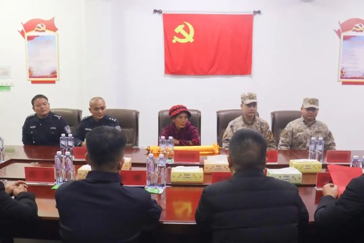 “看到军装，就很安心！”