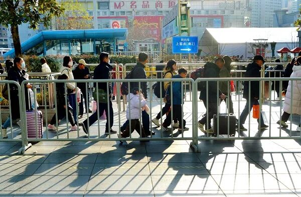 春运首日火车票明天下午开售，如何提高抢票成功率→