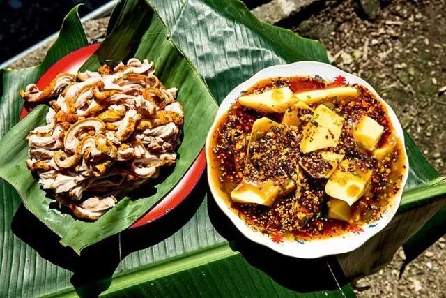 被 “摇人按猪” 馋到？云南杀猪饭，开吃！