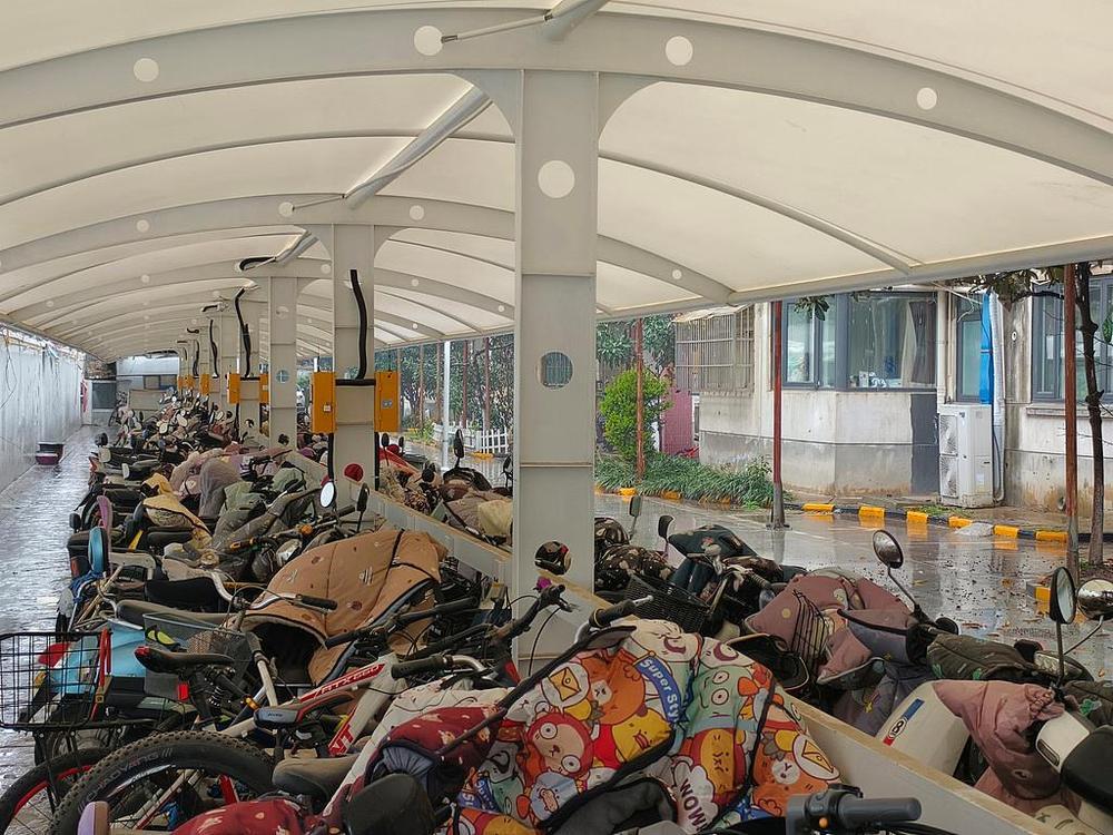 电动车停车乱象如何破局？多地探索治理良方