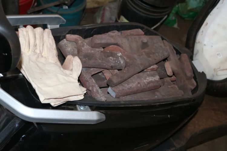 “内鬼”李某、卓某，被抓现行！