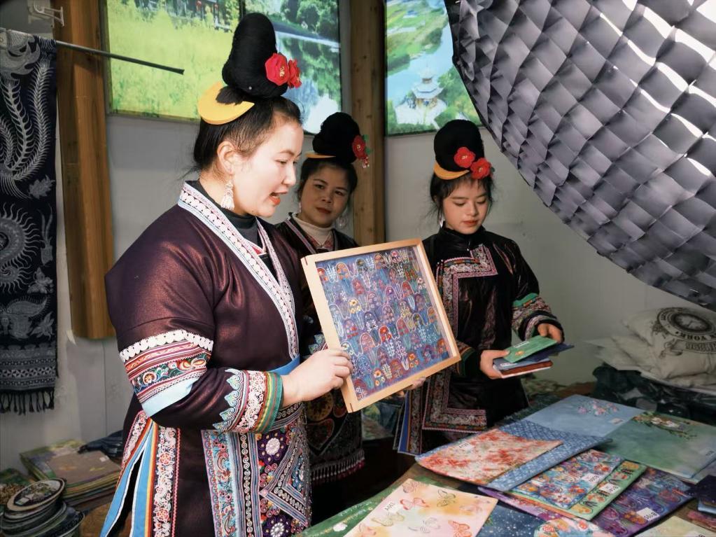 贵州千年侗寨非遗织就乡村振兴锦绣路