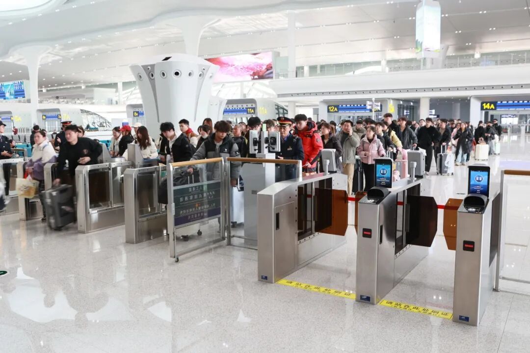 12306推出新服务：买错火车票，支付成功30分钟内开车前4个小时，可线上免费退