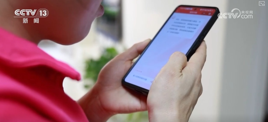 养老“爆款”产品更“轻”更“暖” “硬核”科技给老年人生活添便利