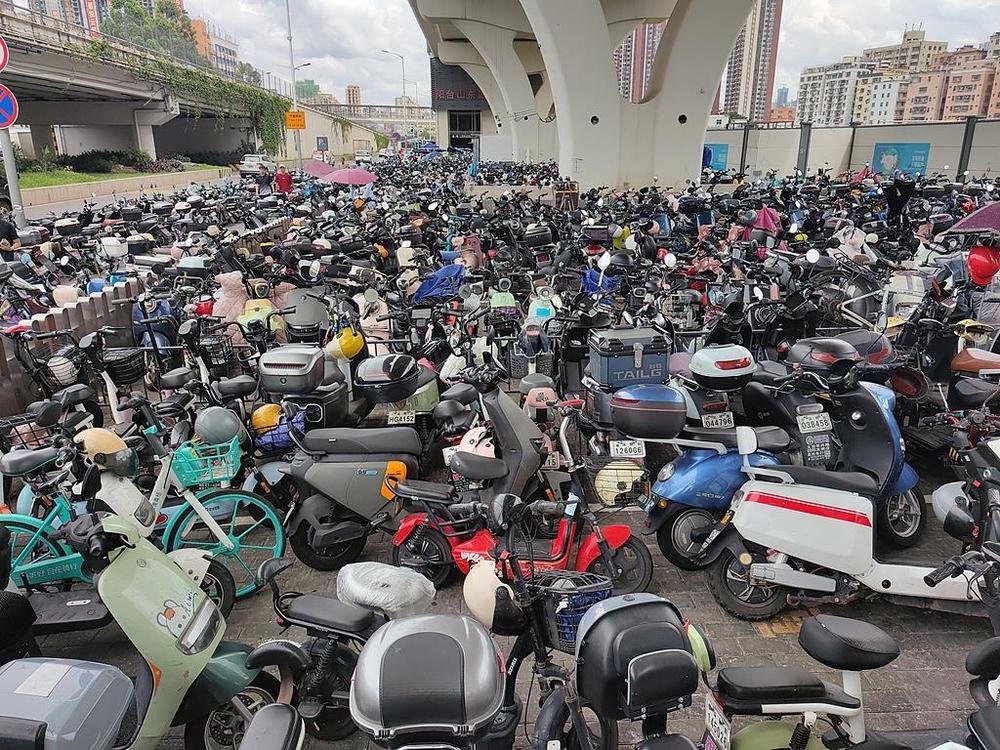 电动车停车乱象如何破局？多地探索治理良方