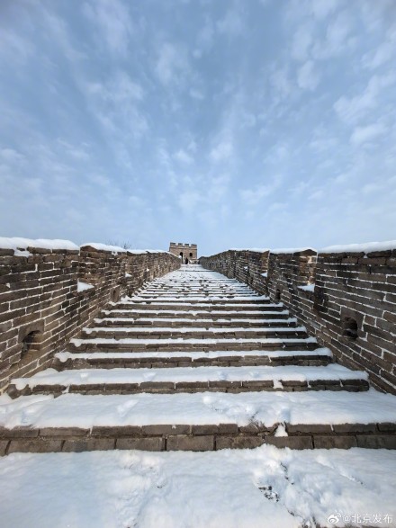 怀柔一夜落雪，山河尽披银纱