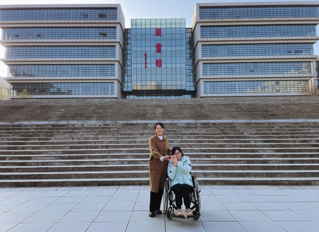 武汉研究生张沁影，和妈妈成了大学“室友”