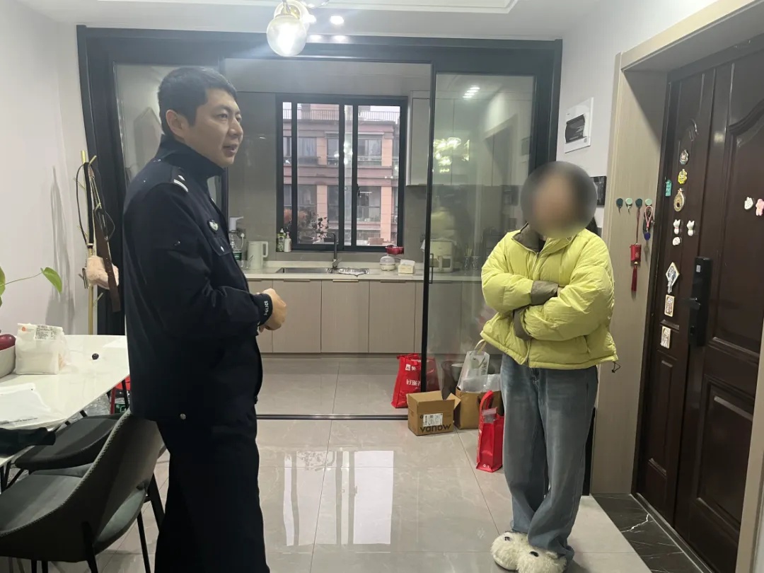 旧鞋里发现400克黄金？浙江一快递小哥这波操作绝了！