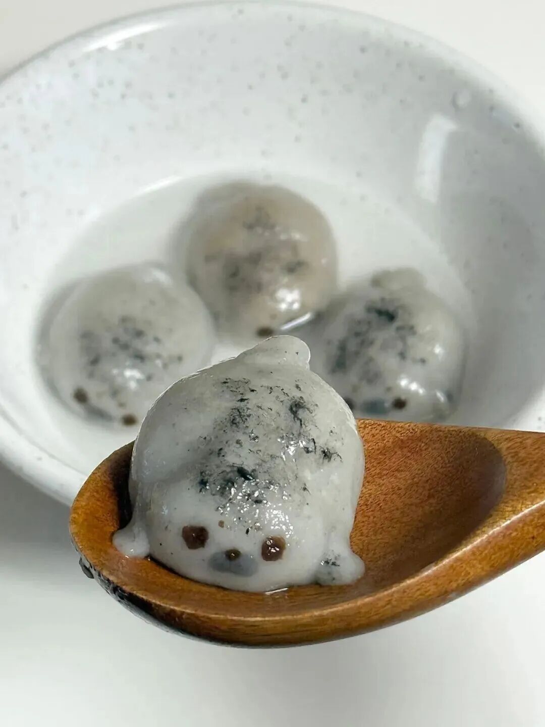 当大学生学会了蒸馒头，什么巧克力、辣条就都加入进去了……