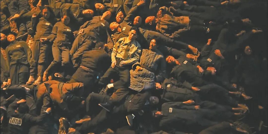 太敢拍了，别只当剧看！《反人类暴行》真相的背后还有真相