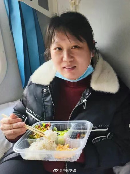 “列车自选餐”送到身边！旅客：坐享美味！