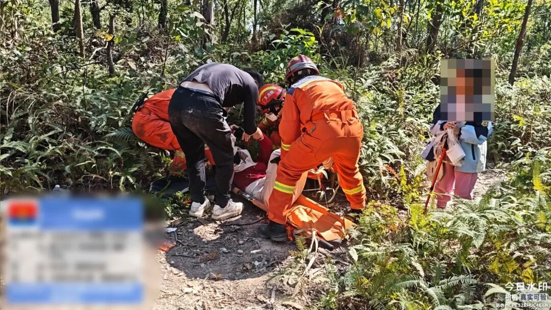 惊魂一夜！两女子随驴友到广东登山，因体力不支被弃荒野