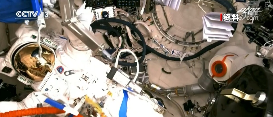 光荣返航、昂首问天！谢谢一路守护 老朋友寄语“4年20次”延寿目标舱外服