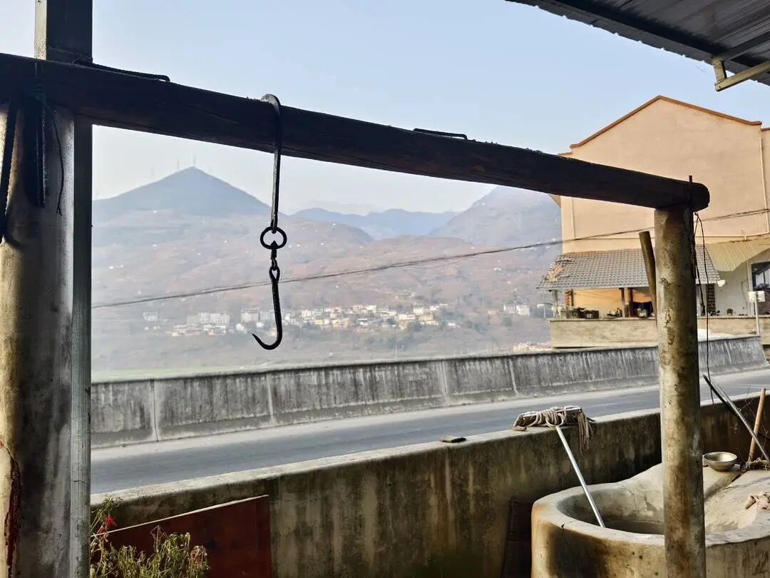 “刨猪汤”火上热搜，杀猪匠、民俗专家揭秘：年味是怎么“刨”出来的？