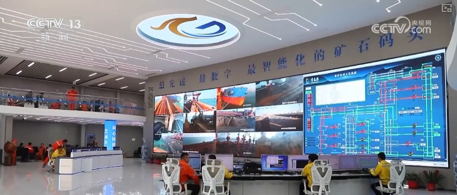 码头新年“上新”万吨巨轮“靠港即开工” 港口“朋友圈”扩容共绘蔚蓝新机遇