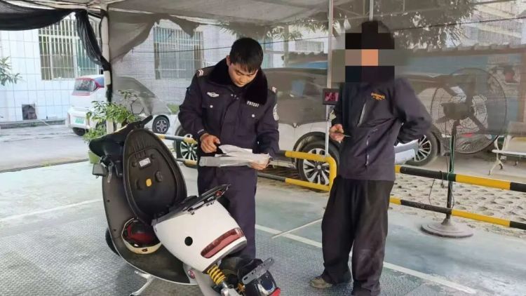 “桂M88888”刚上路，就被热心市民“一键三连”举报，原因是……