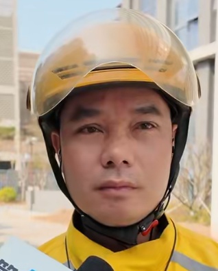 男童摔倒在货车盲区，险遭碾压！关键时刻，外卖小哥一声大吼