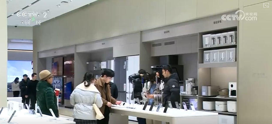 首破，50万亿元！透过2025年重要经济数据看亮点 新消费增长点持续涌现