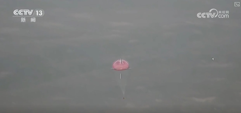 光荣返航、昂首问天！谢谢一路守护 老朋友寄语“4年20次”延寿目标舱外服