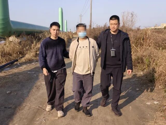 杭州女民警假扮诈骗受害者在荒无人烟的地方交易