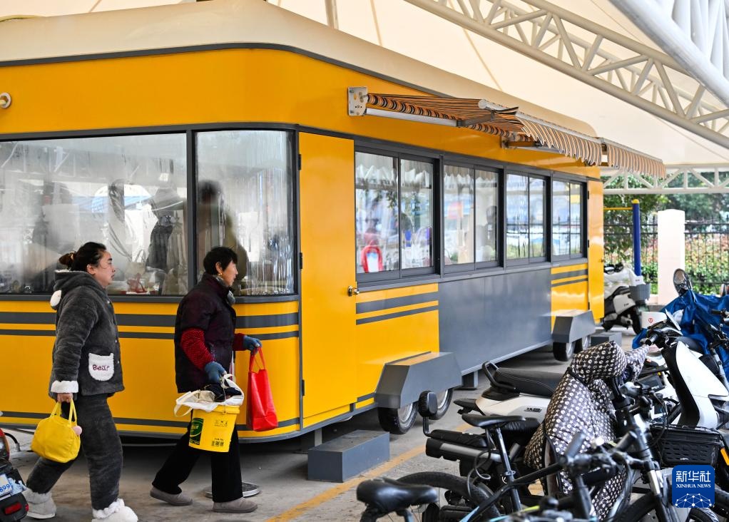 江苏泰州：探索“校门口”治理新路径 让学生舒心家长安心