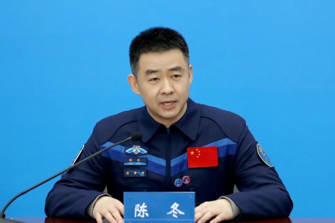 曾遭空间碎片撞击；神二十飞船成功着陆：返回舱外观总体正常，乘组陈冬讲述“相信地面，相信自己”