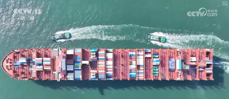 码头新年“上新”万吨巨轮“靠港即开工” 港口“朋友圈”扩容共绘蔚蓝新机遇