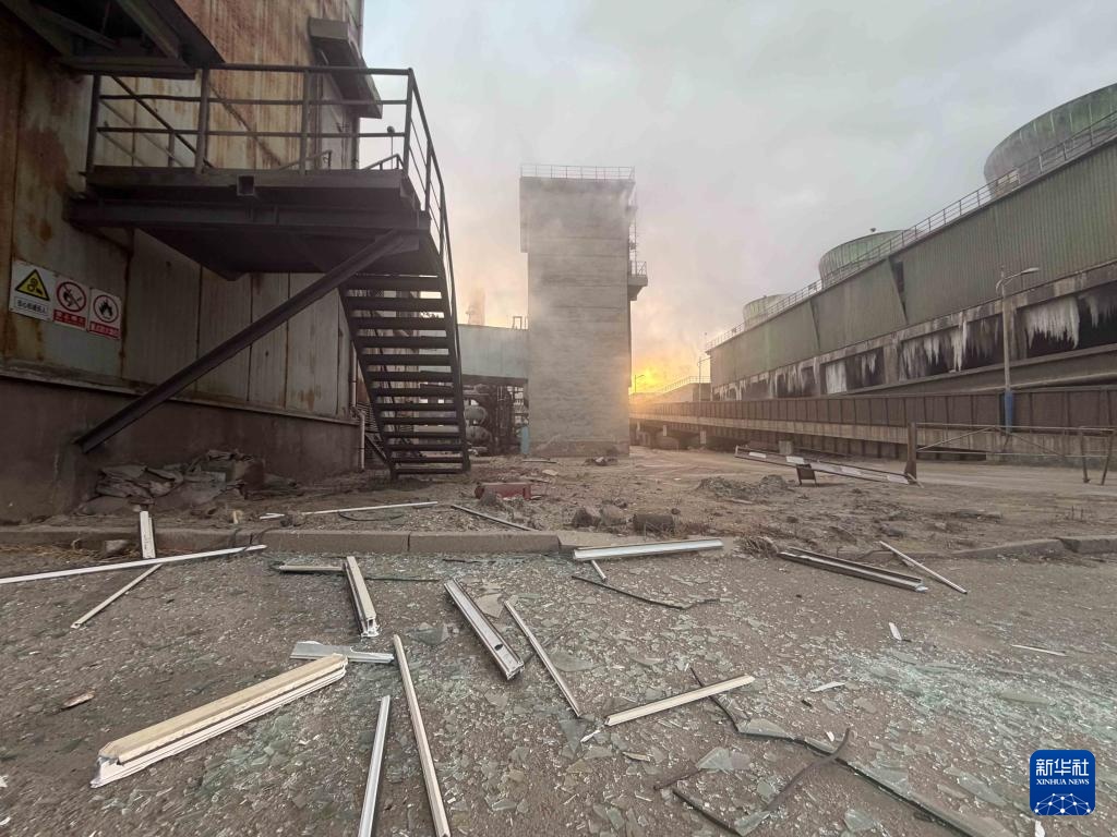 包钢股份一板材厂爆炸事故已致2人死亡2人失联78人送医 多方力量现场救援